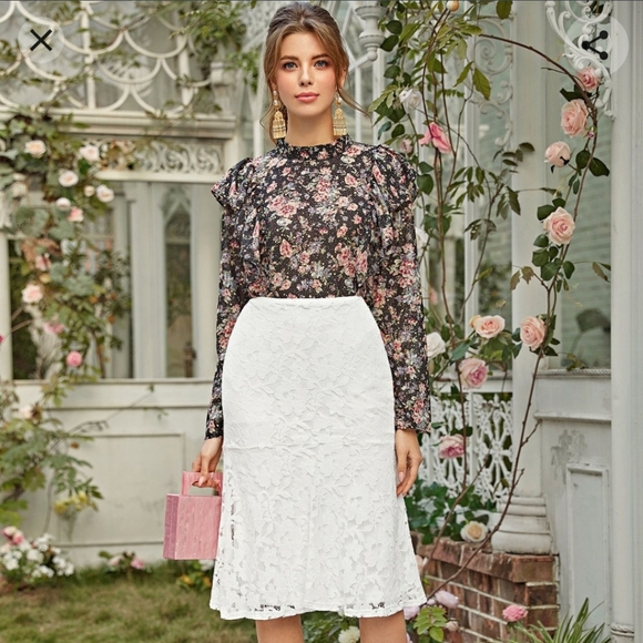 NWOT BLOGGERS FAVORITE Topshop Floral Ruffle Blouse Small - Picture 3 of 3